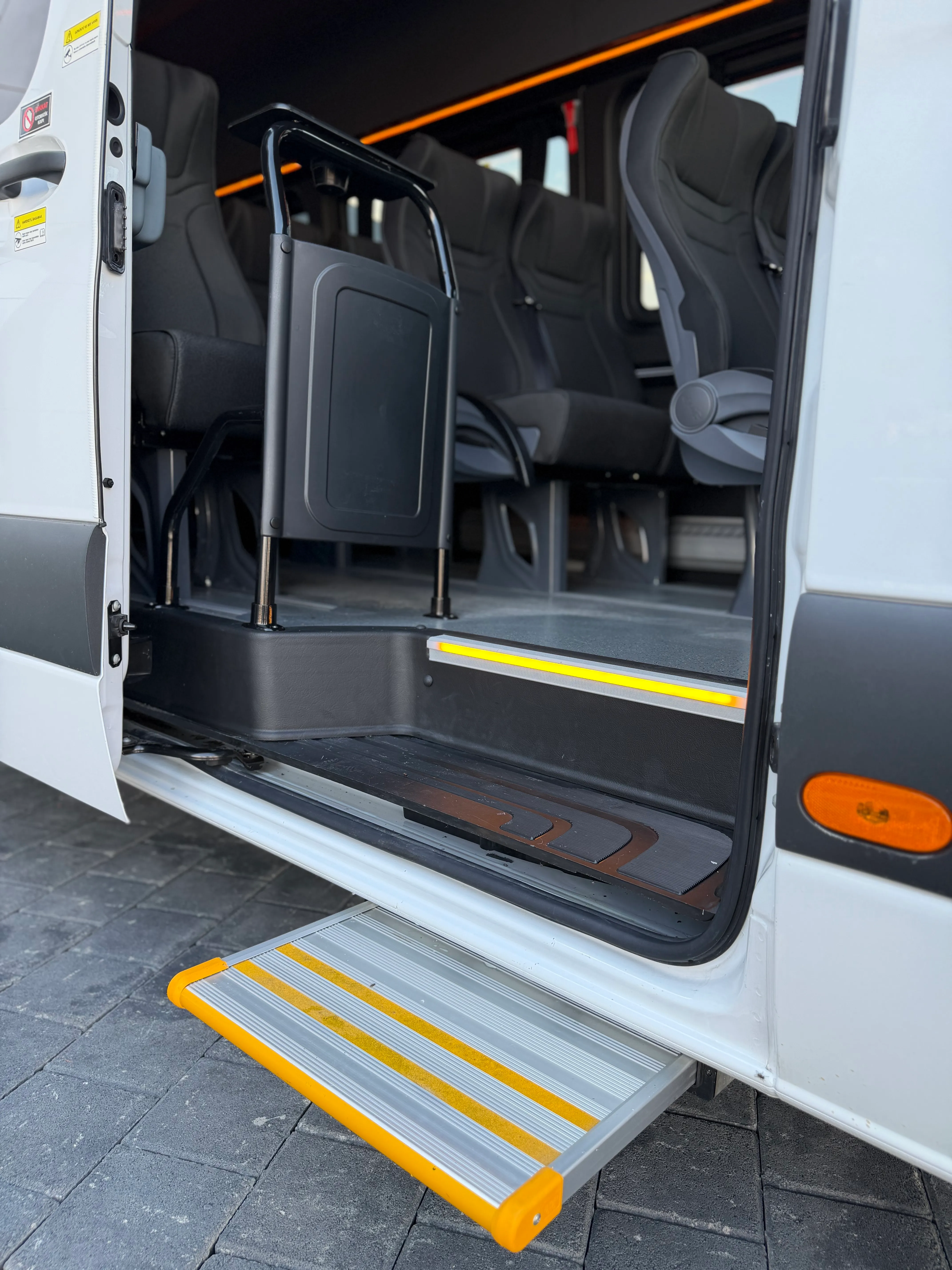 Otomatik kapı ve elektrikli kayar basamak